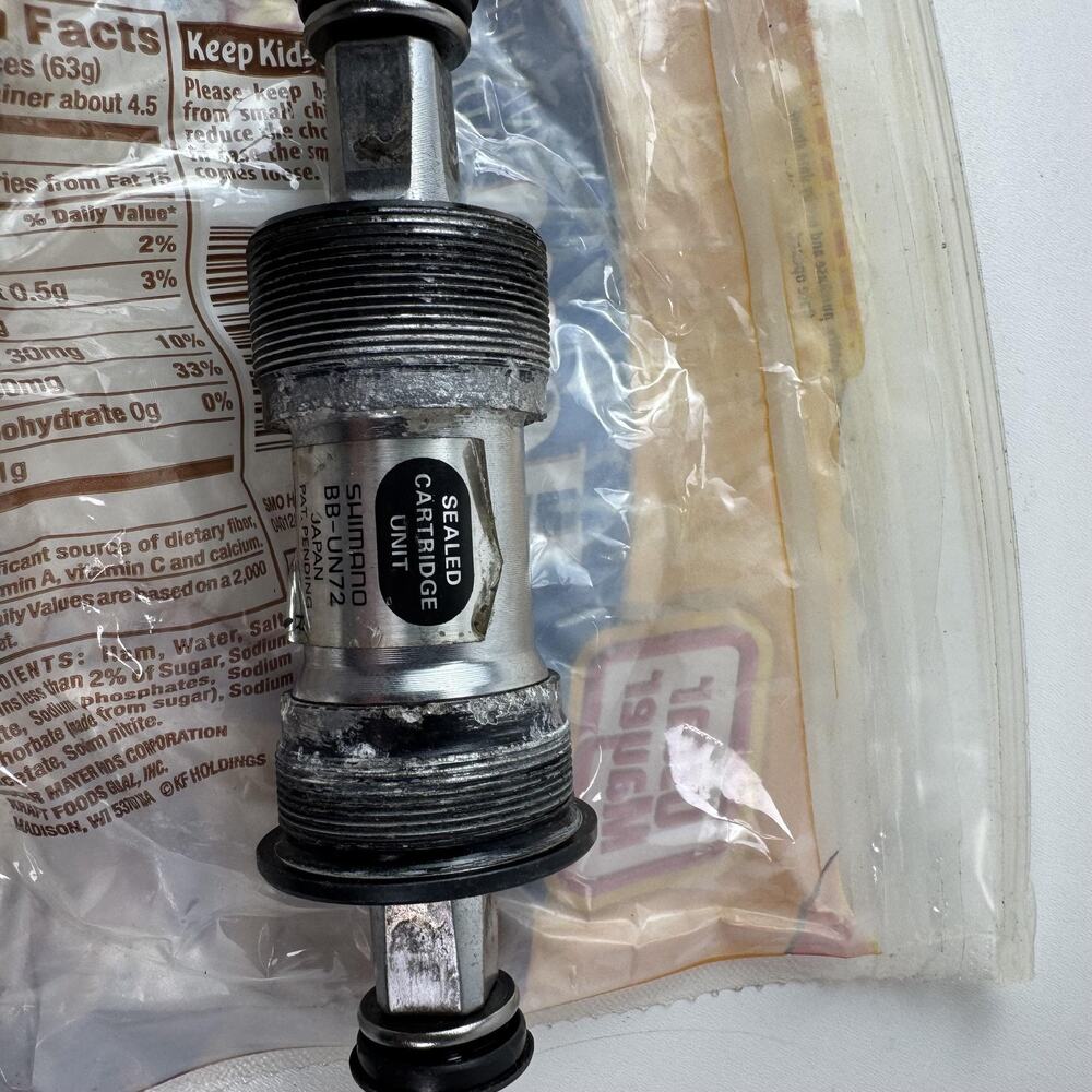 Shimano BB-UN72 Bottom Bracket Silver Sealed Cartridge JIS Square Taper Japan